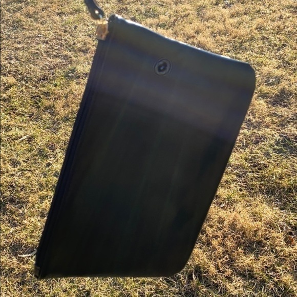 Victoria’s Secret Wristlet Movable Confetti Sequins - Picture 6 of 8